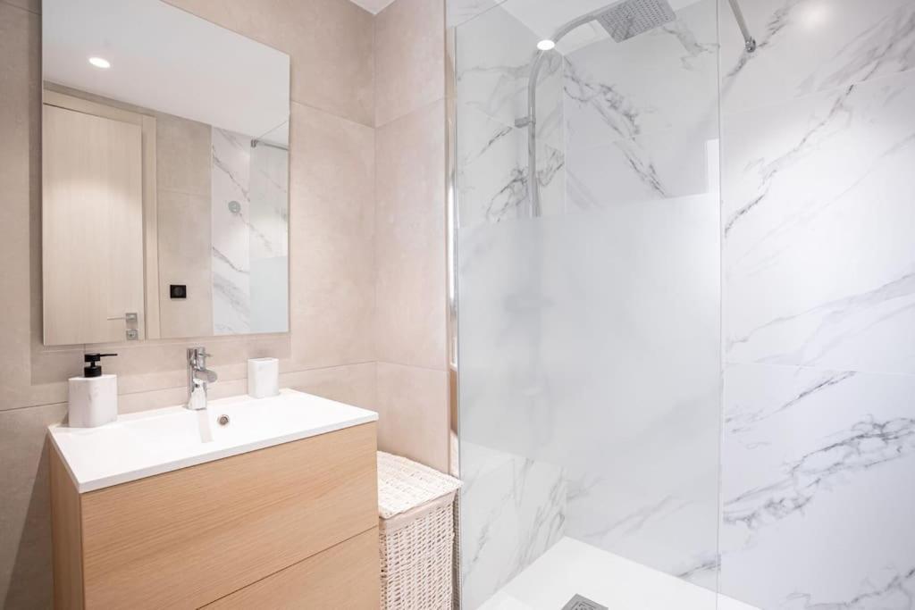 Amazing With Private Terrace & Full Air Conditioning - Walk To The Beach, La Croisette! - Latour Maubourg 18 By Halldis *